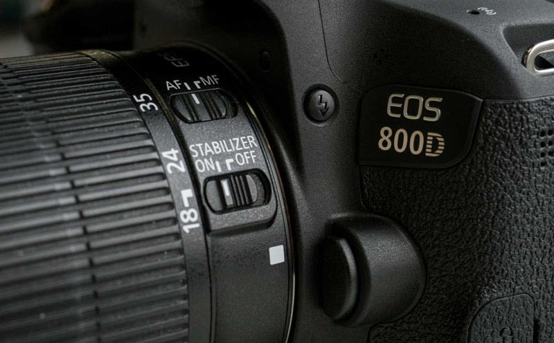 دوربین کانن Canon EOS 800D به همراه لنز 18-55 میلی متر IS STM